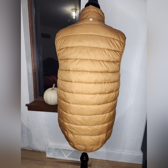 Swiss Tech puffer vest size small - Picture 2 of 14